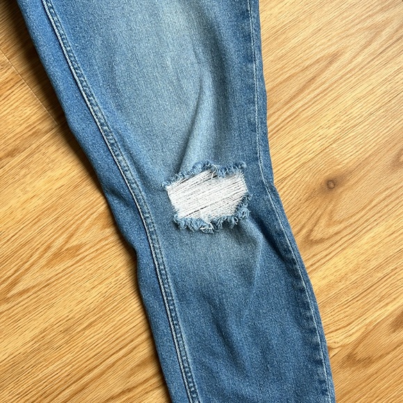 H&M High Waisted Stretch Jeans - Picture 2 of 5